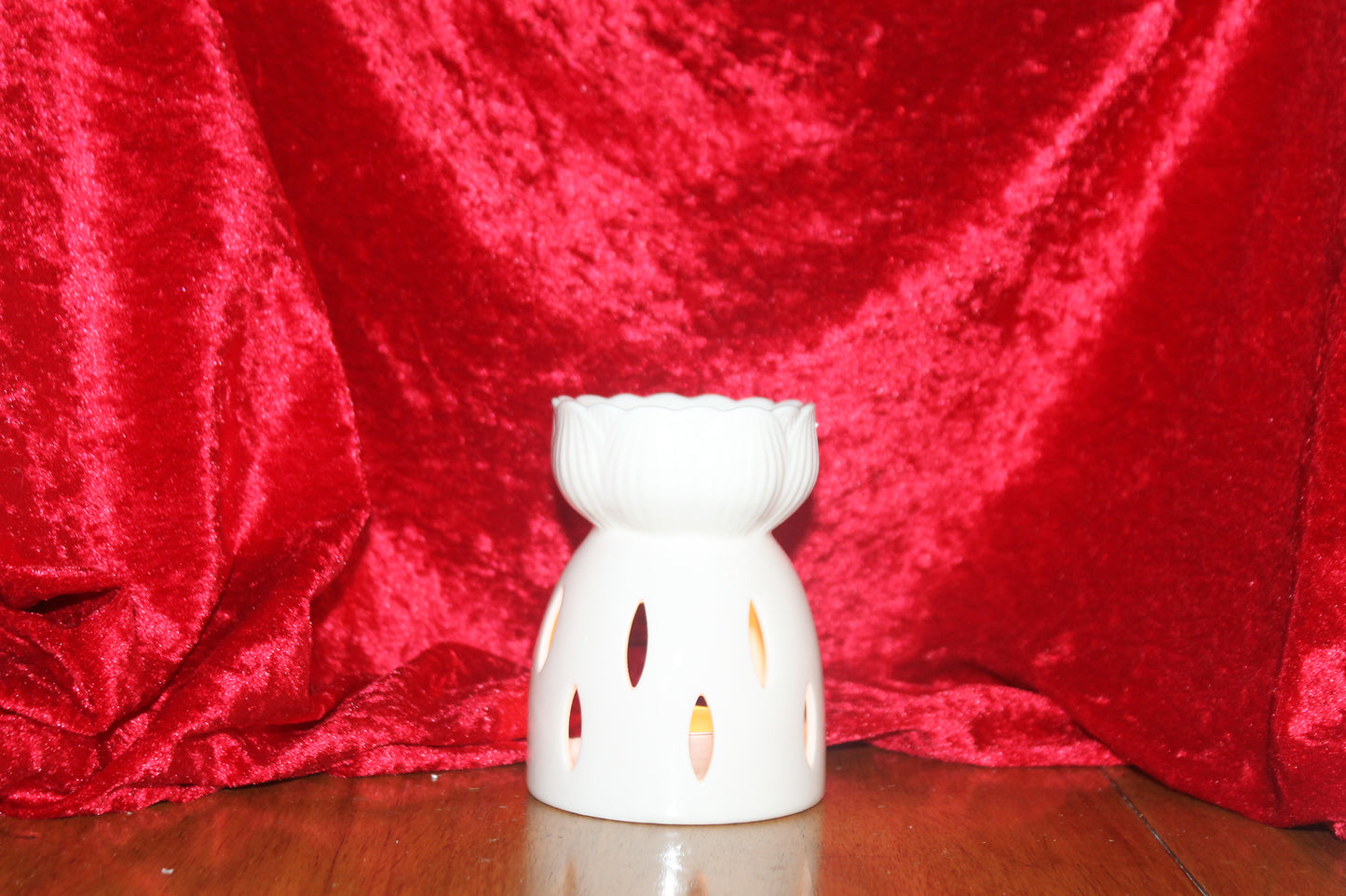 White Gloss Lotus Flower oil Burner and Wax Warmer